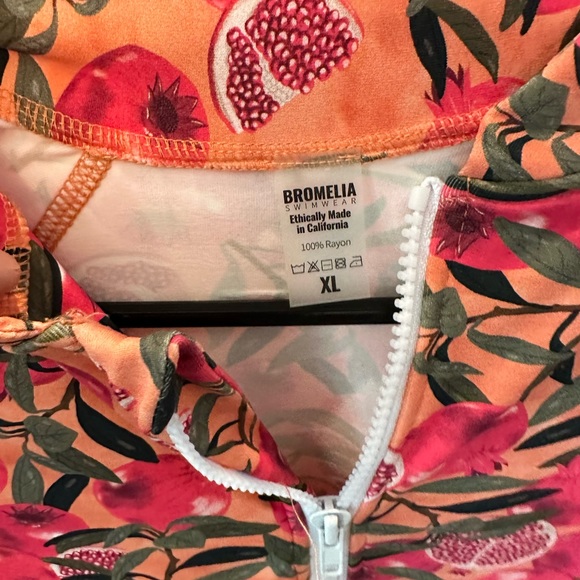 NWT BROMELIA SWIMSUIT and jacket in juicy pomegranates, XL - Picture 3 of 9